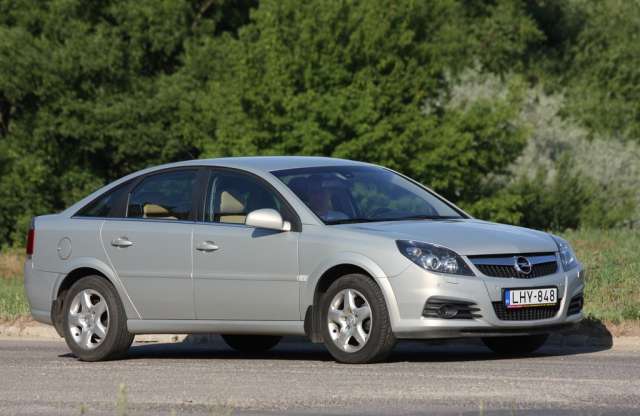 Sportos kupé a családnak, olcsón - Opel Vectra GTS használtteszt