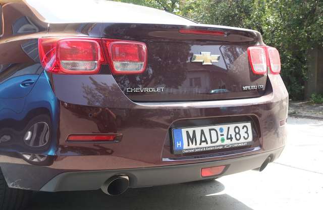 Őrangyallal tört a tesztautó - mintha mi se történt volna