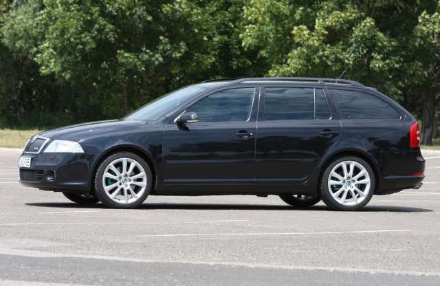 Lökhajtásos melósautó - Skoda Octavia Combi RS használtteszt