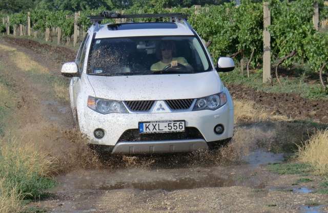 Akár a svájci bicska - Mitsubishi Outlander használtteszt