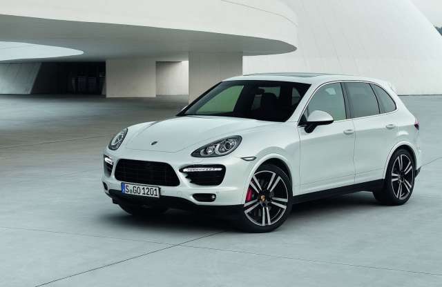 44 millióért még 300 km/h-t sem megy a Cayenne csúcsmodell