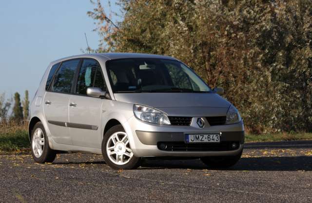 Ideális családi egyterű olcsón - Renault Scénic használtteszt