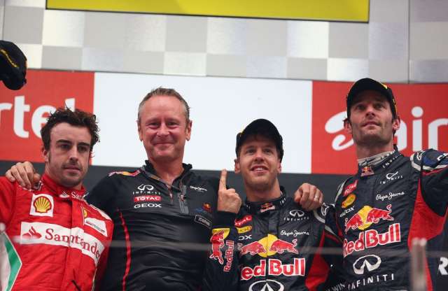 Alonso hiába szárnyalt, Indiában is Vettel nyert