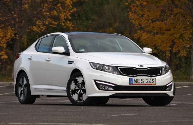 Csak a felni eladja - Kia Optima Hybrid teszt