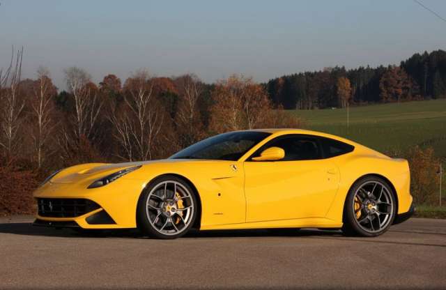 Öttel gyorsabb lett a Ferrari F12. Tehát 345 km/h a vége