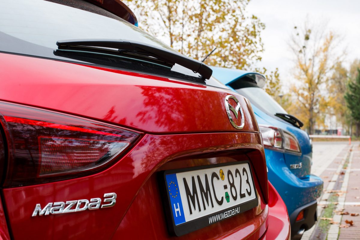 MAZDA 3