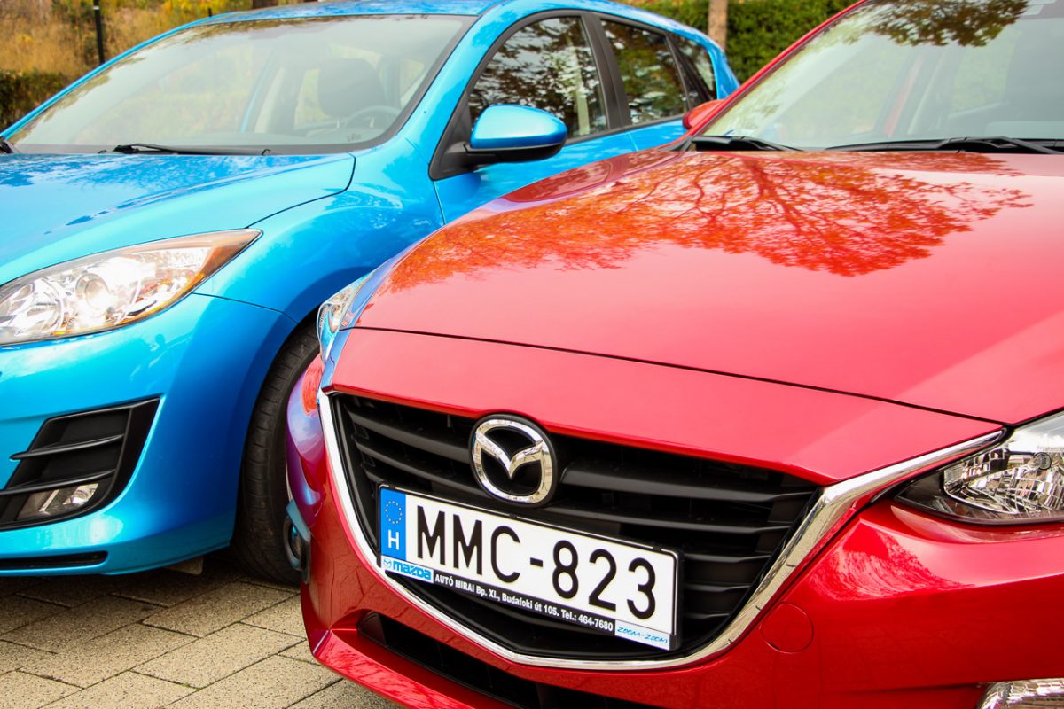 MAZDA 3