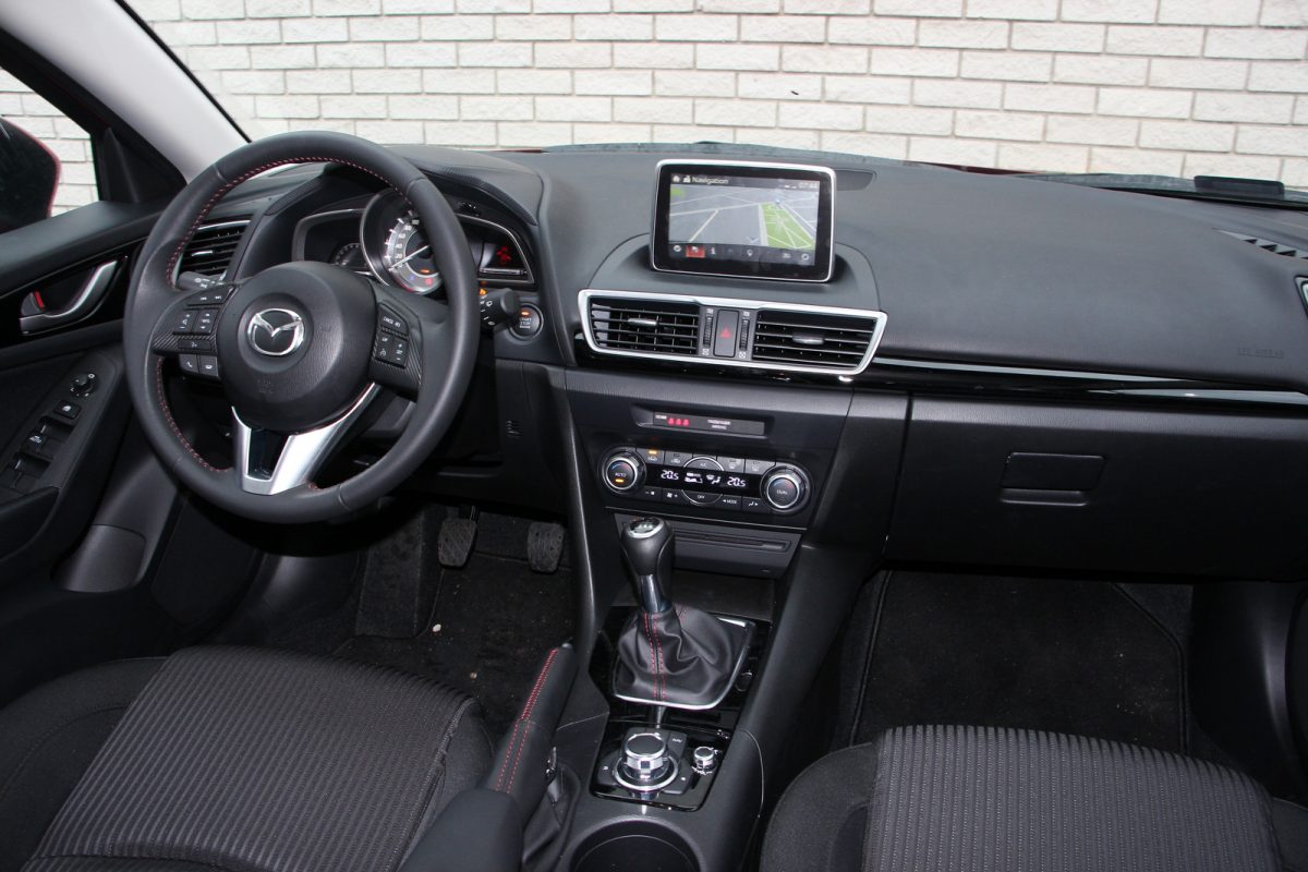 MAZDA 3