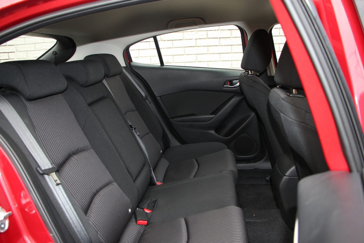 MAZDA 3