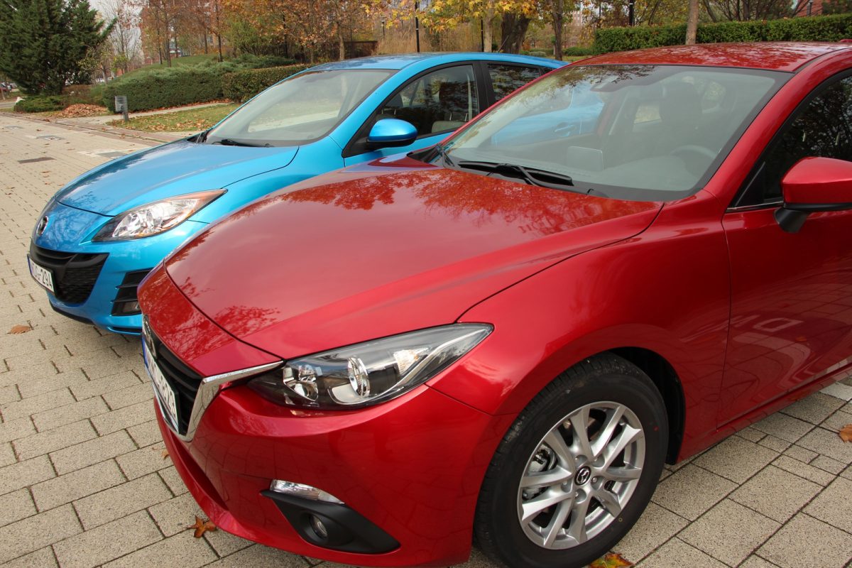 MAZDA 3