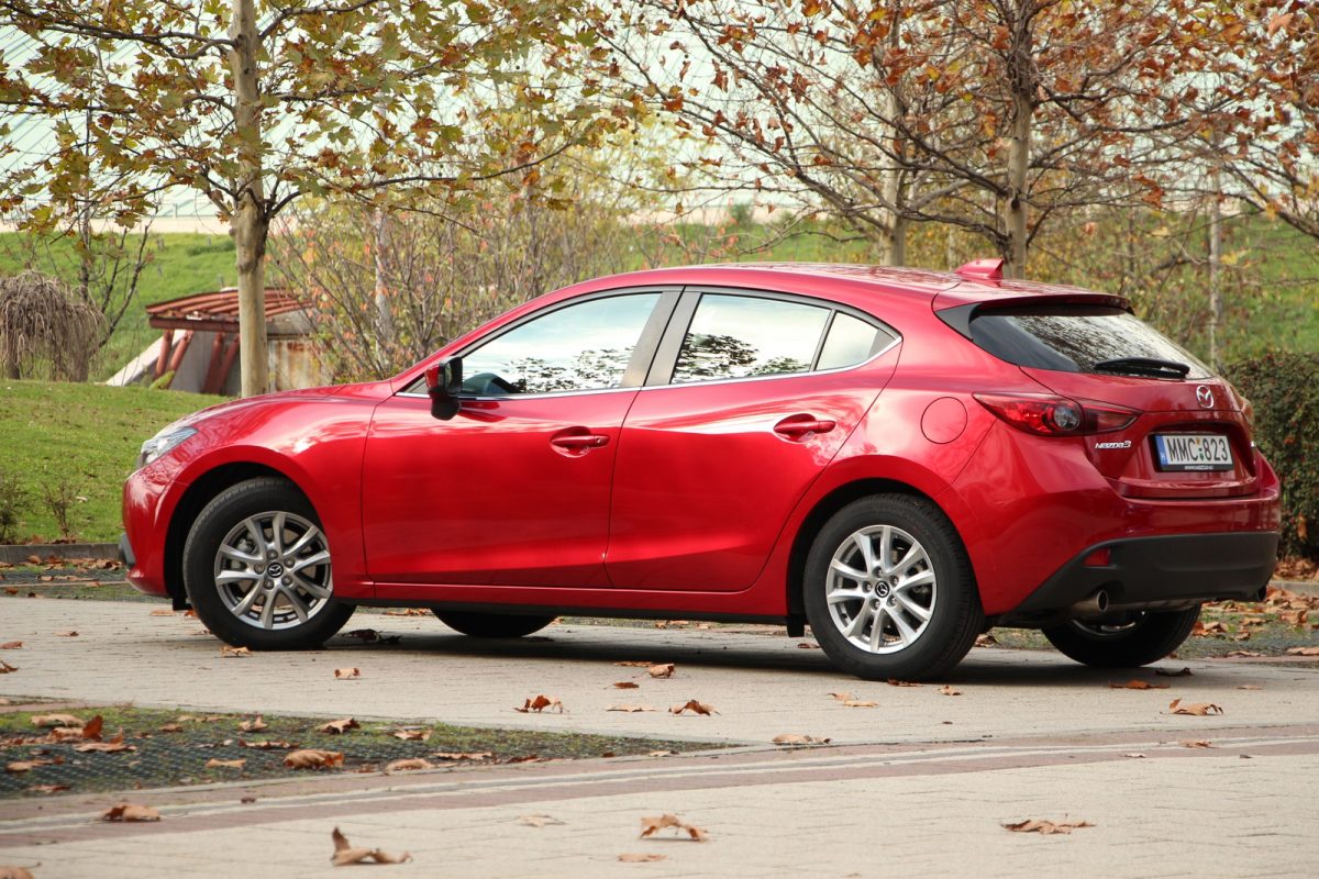 MAZDA 3