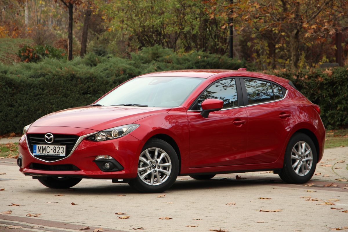 MAZDA 3