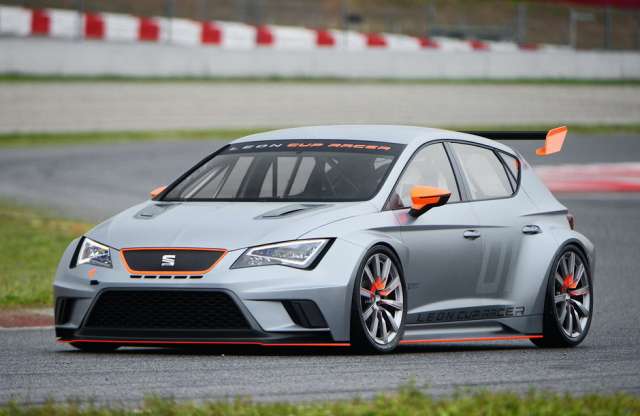 330 lovas a SEAT Leon Cup Racer