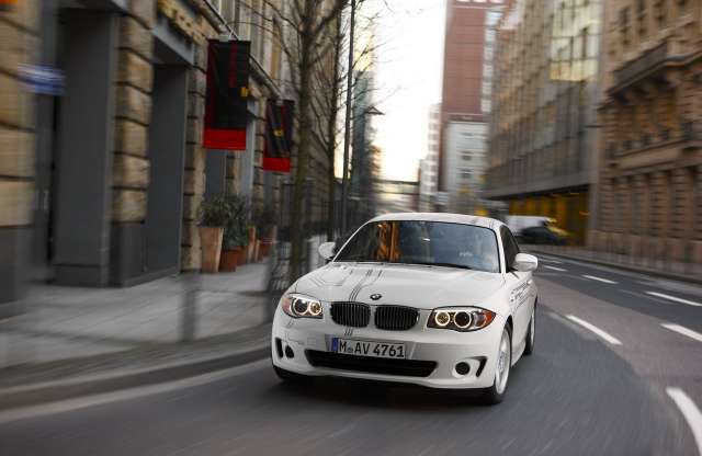 Ingajáratban a villany BMW