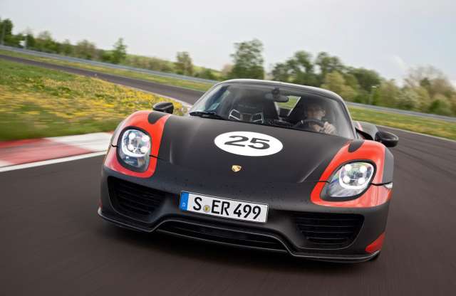 Nem mese: 887 lóerős a Porsche új hibridje
