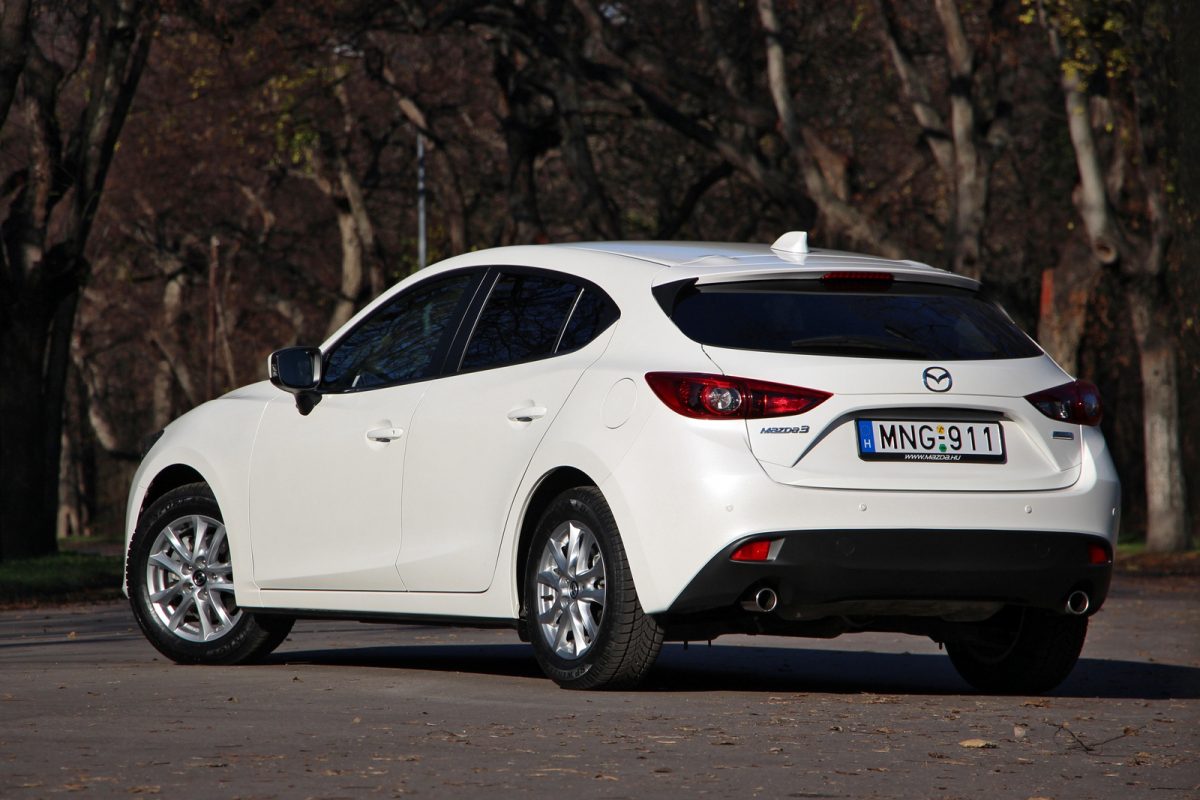 MAZDA 3