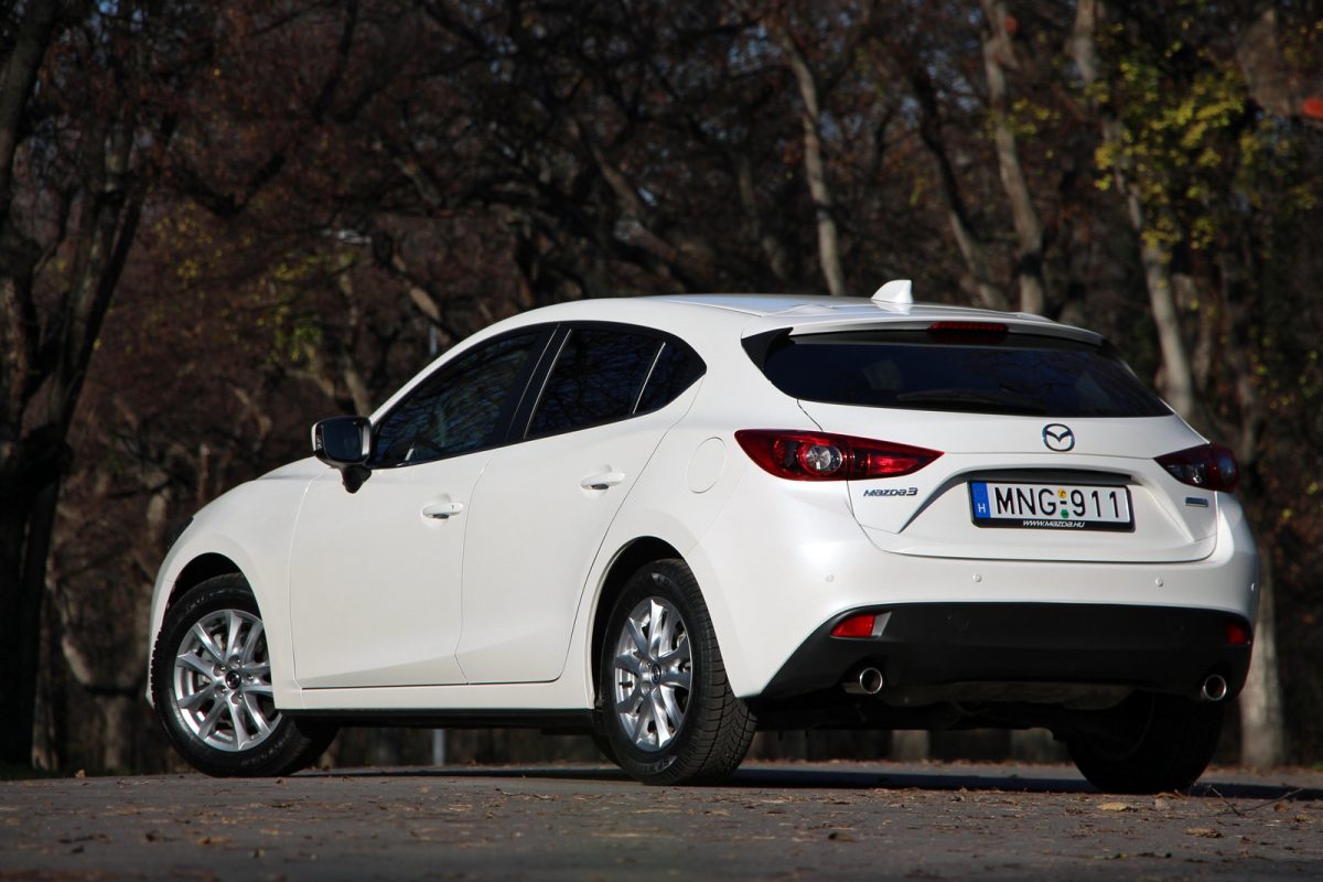 MAZDA 3