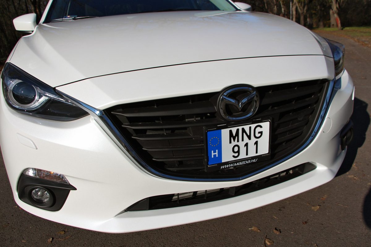 MAZDA 3