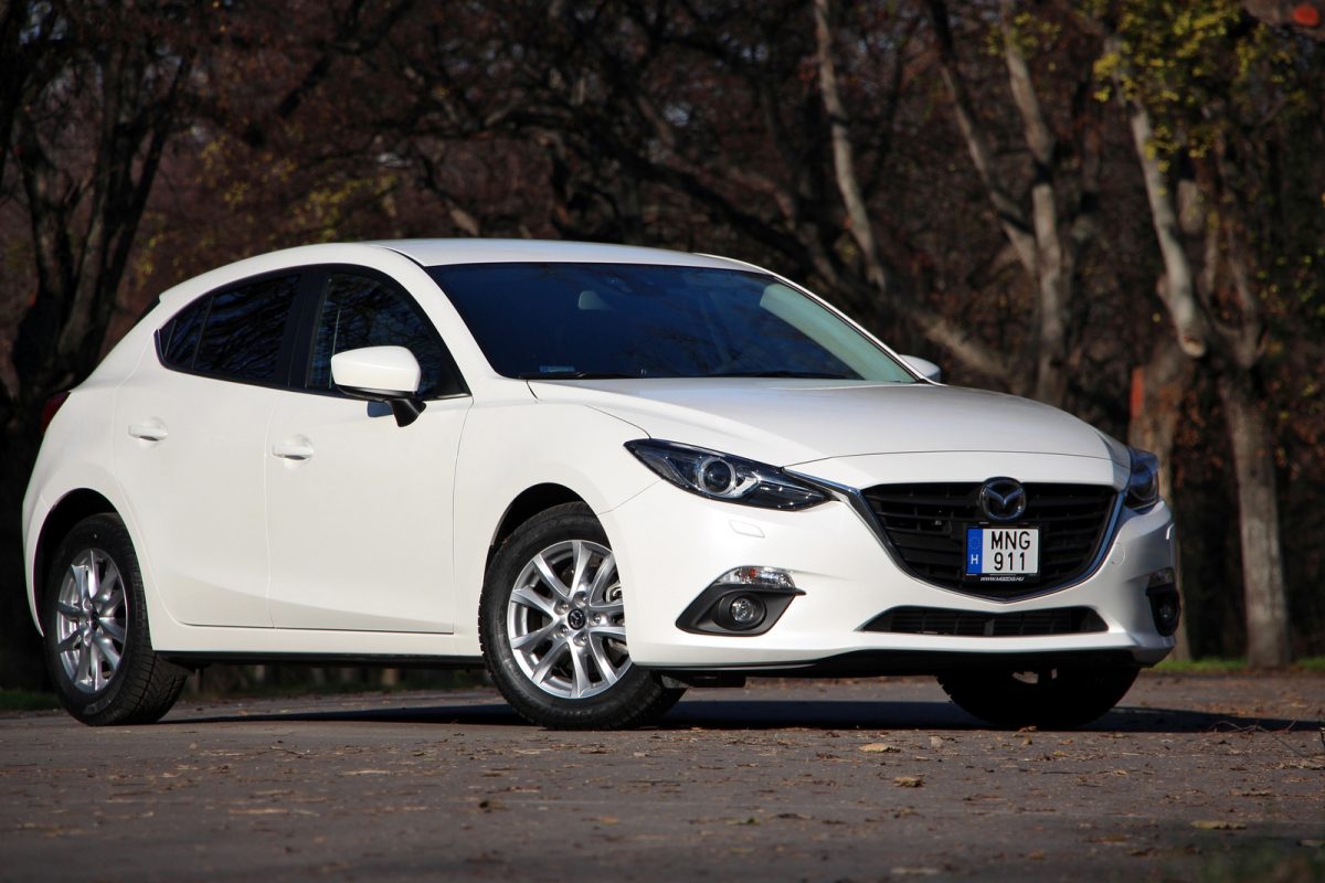 MAZDA 3
