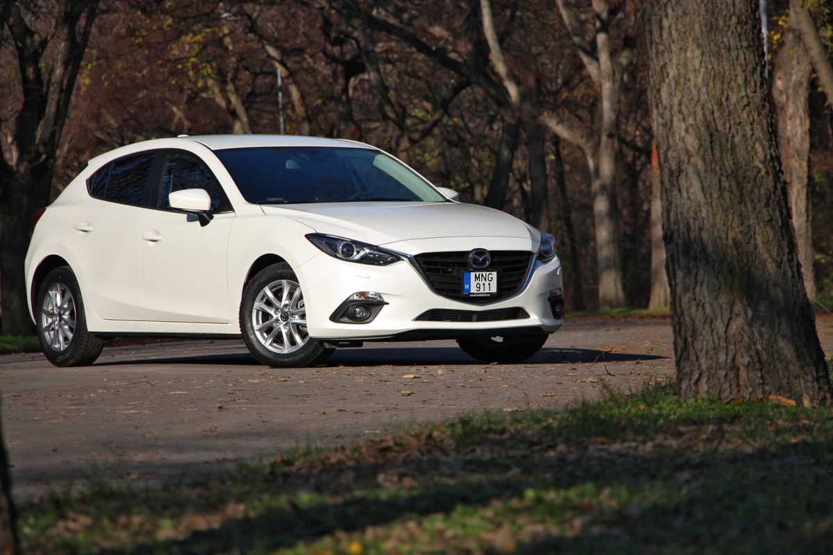 MAZDA 3