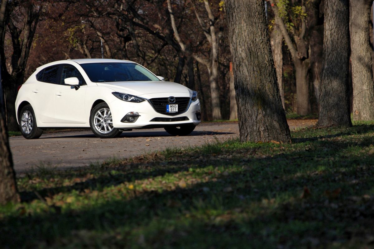 MAZDA 3