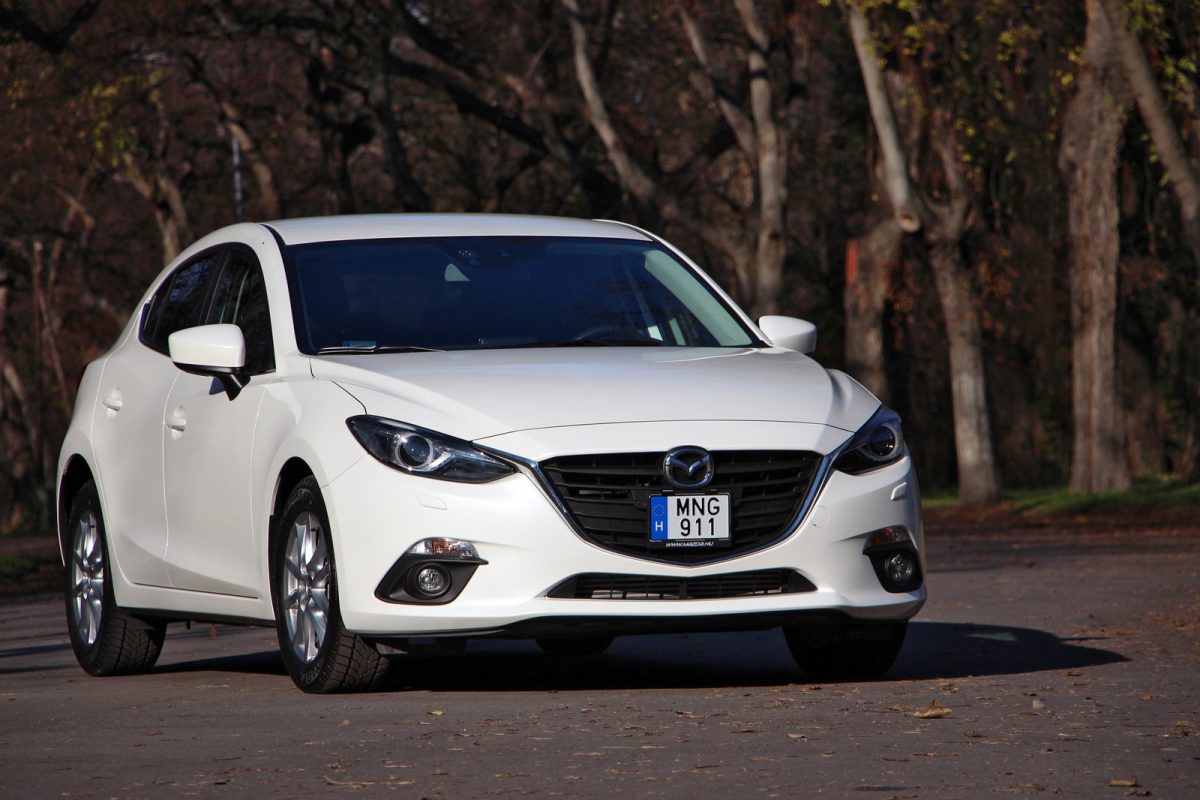 MAZDA 3