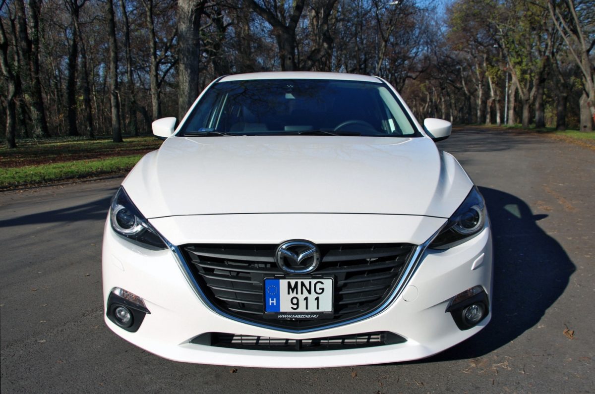 MAZDA 3