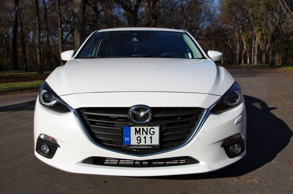 MAZDA 3