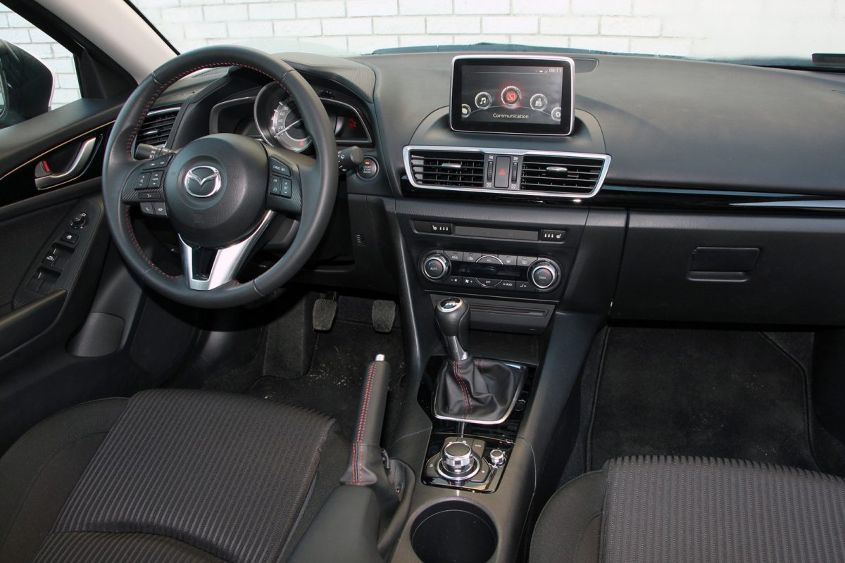 MAZDA 3