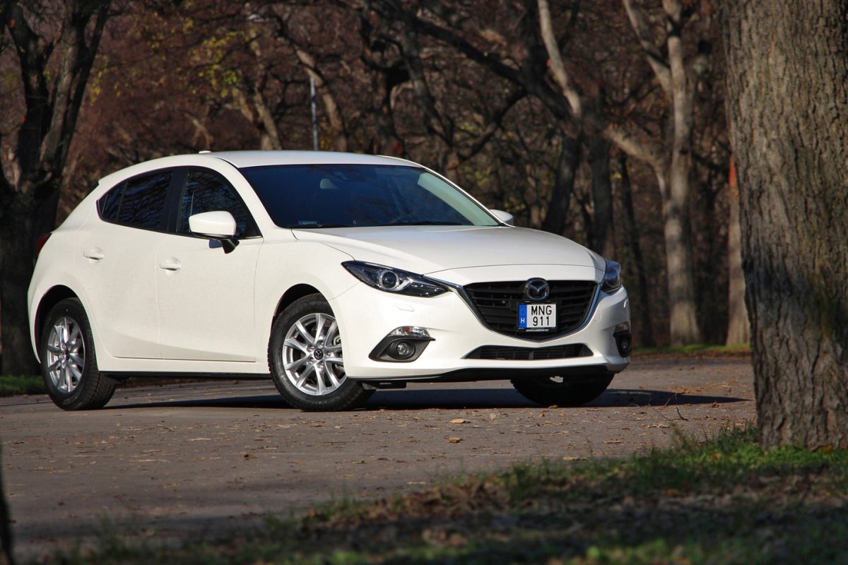 MAZDA 3