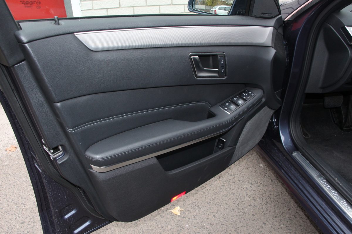 MERCEDES-BENZ E 250