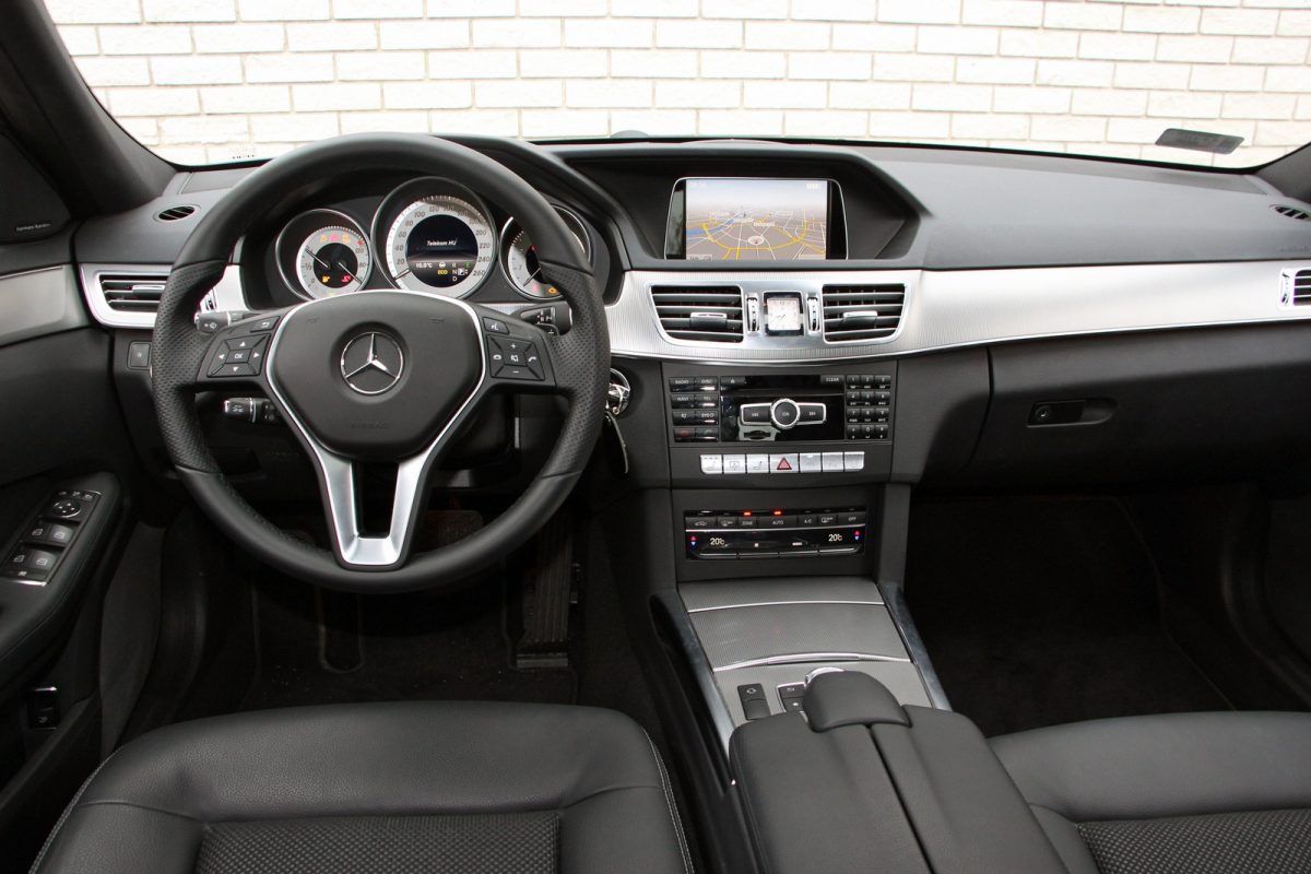 MERCEDES-BENZ E 250