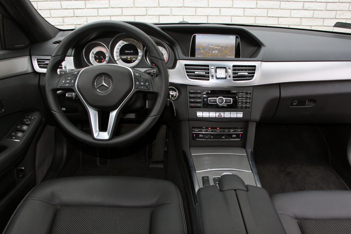 MERCEDES-BENZ E 250