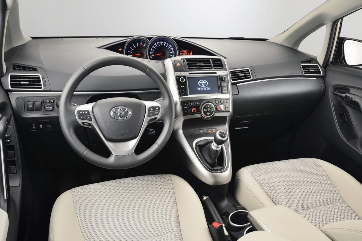 TOYOTA VERSO