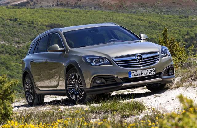 Terepre megy az Opel Insignia - jön a Country Tourer