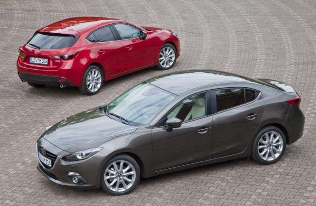 Négy ajtóval is egész dögös az új Mazda3