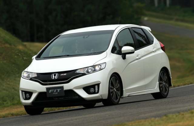 2,7 l/100 km fogyasztással jön az új Honda Jazz