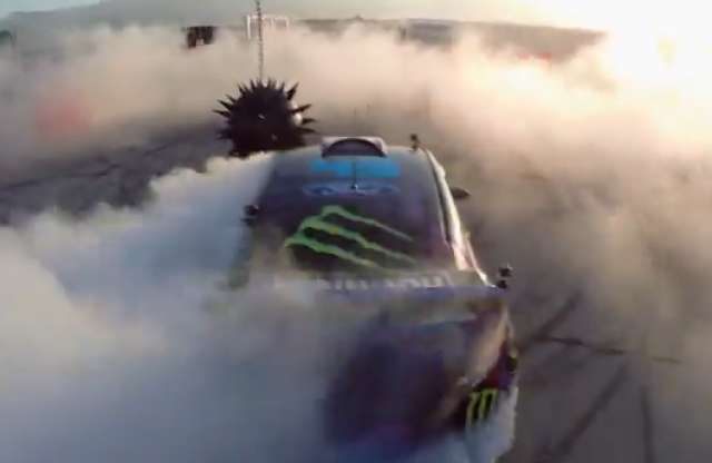 Ken Block körberajzolja a rendőröket a Gymkhana 6-ban