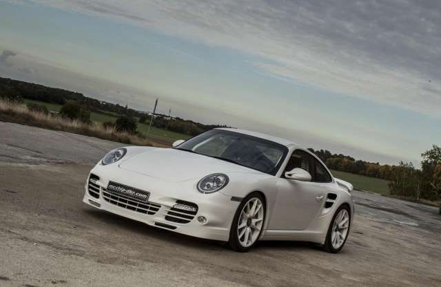 600 lóerő, 815 Nm és durva jó hang - ezt tudja a Porsche