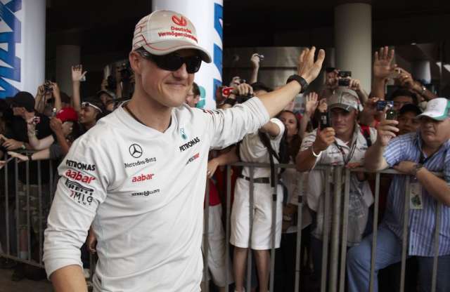 Tovább küzdenek Schumacher életéért