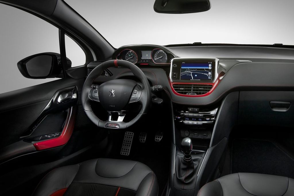 PEUGEOT 208