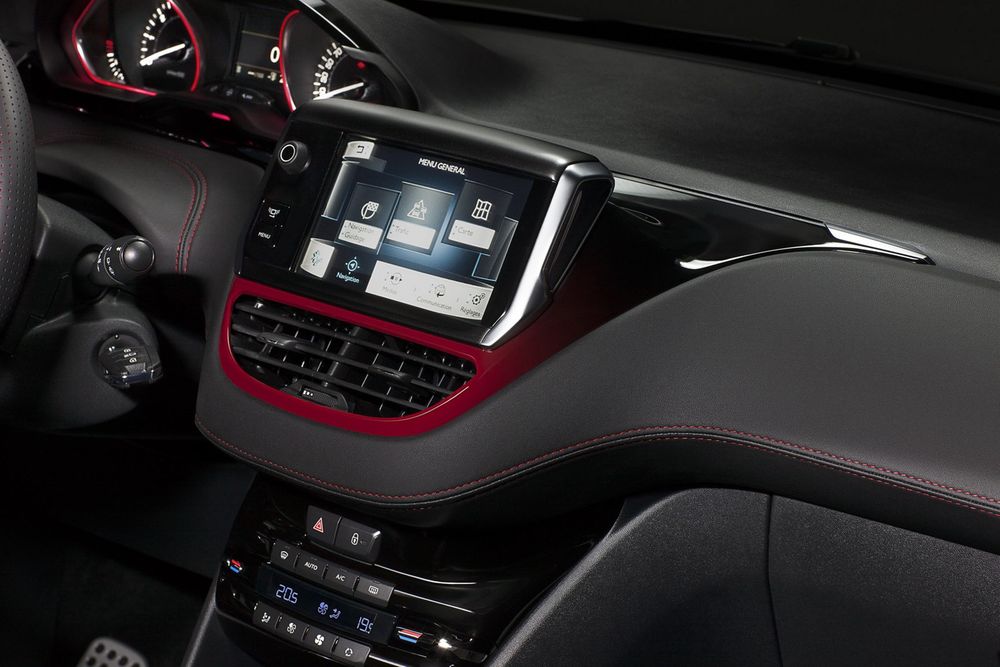 PEUGEOT 208