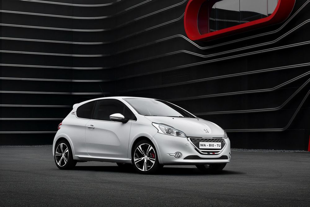 PEUGEOT 208