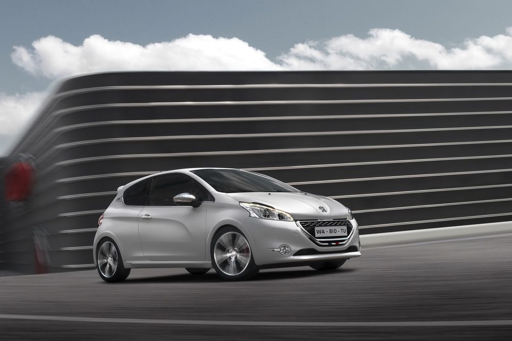 PEUGEOT 208