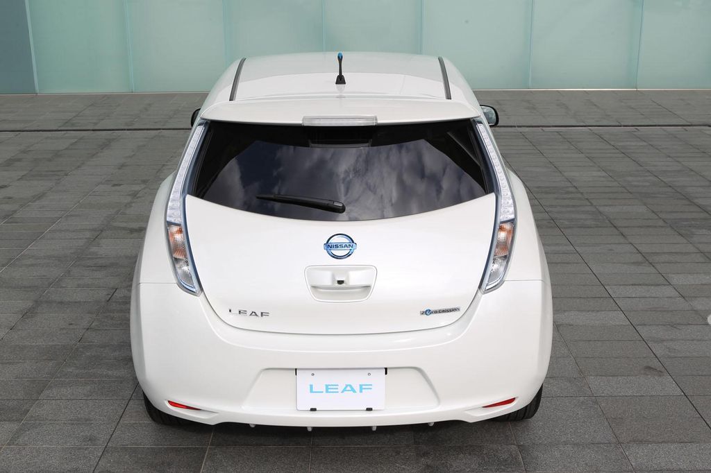 NISSAN LEAF