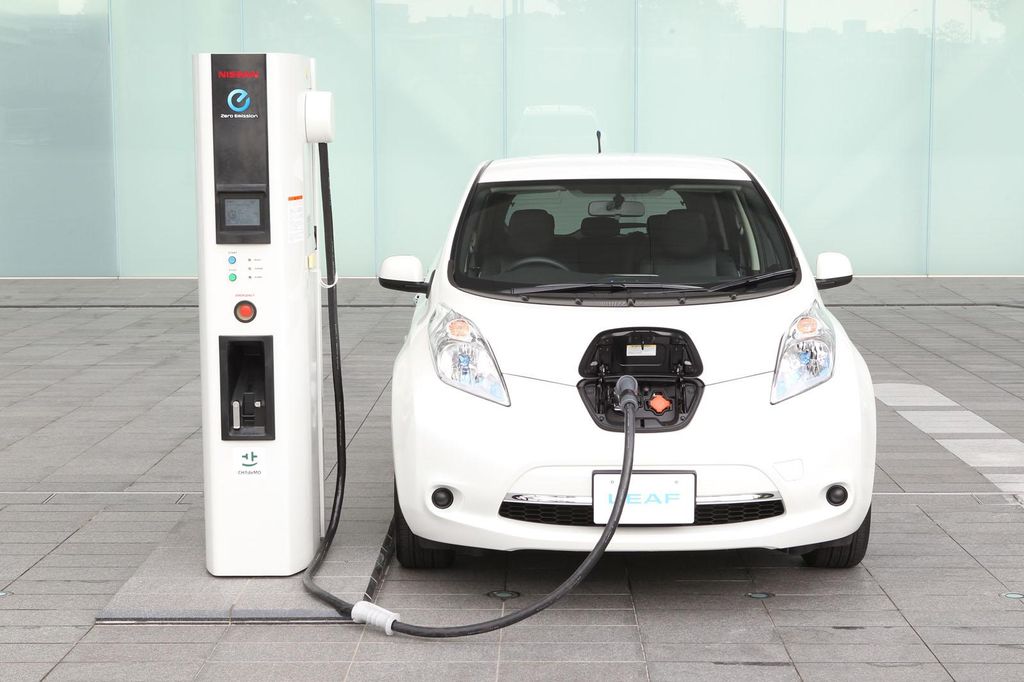 NISSAN LEAF