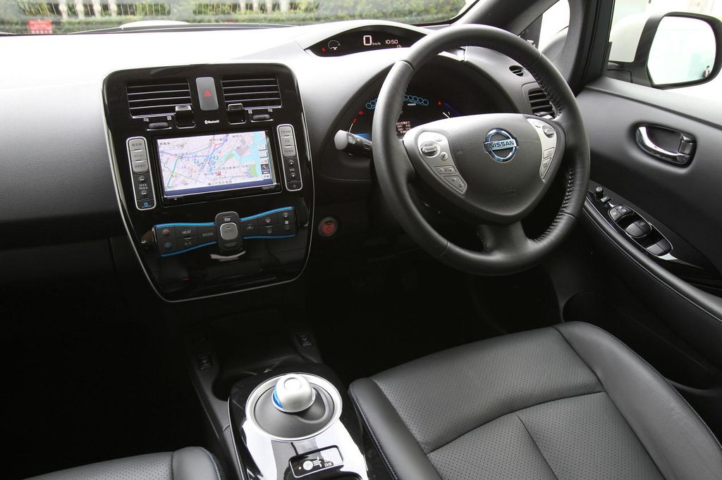NISSAN LEAF