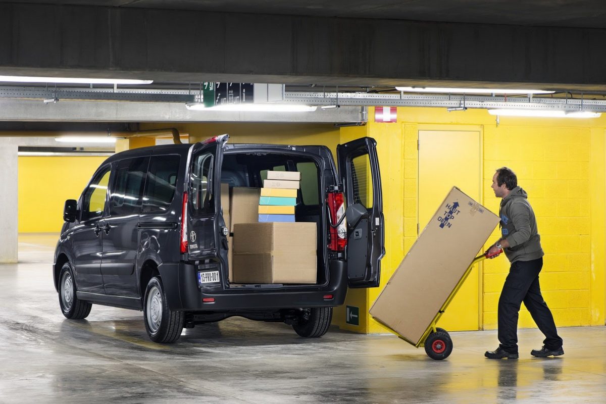 TOYOTA HI-ACE