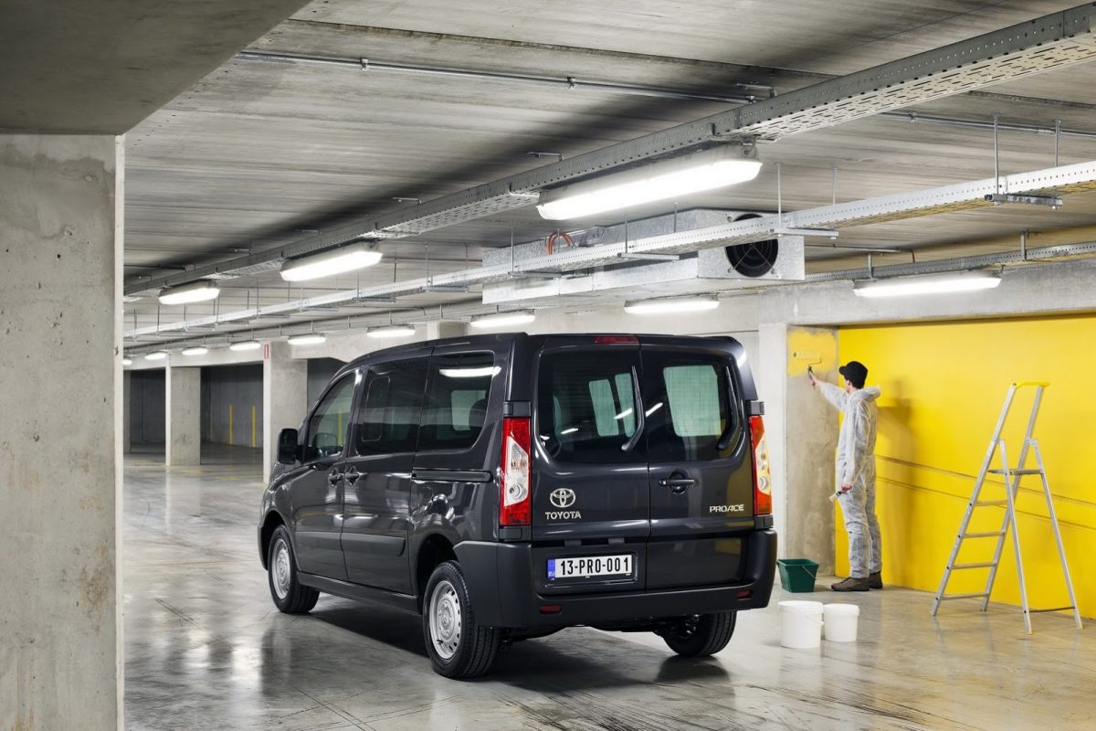 TOYOTA HI-ACE