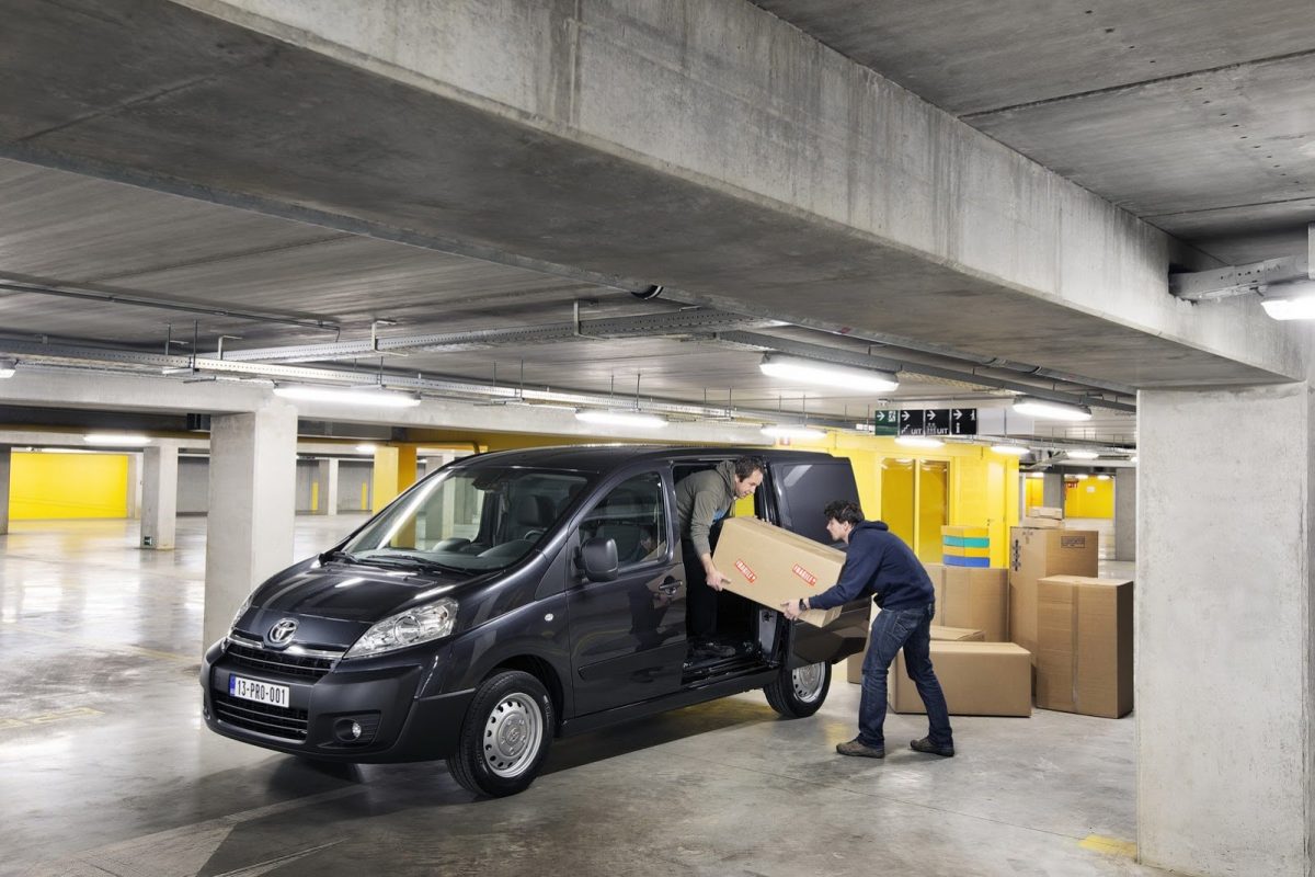 TOYOTA HI-ACE
